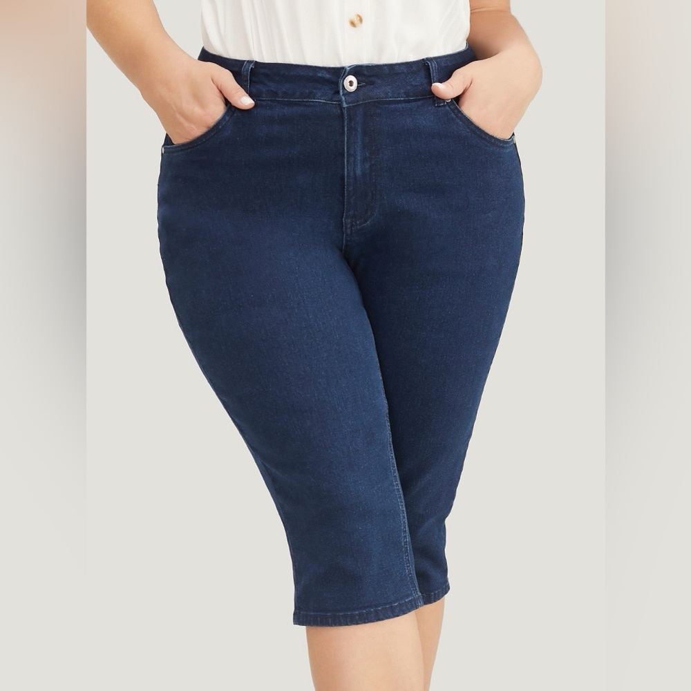 BloomChic Dark Wash Stretchy High Rise Capri Jeans Plus Size 14